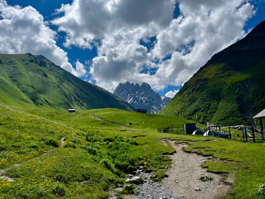 Juta-Chauki lake hiking trail