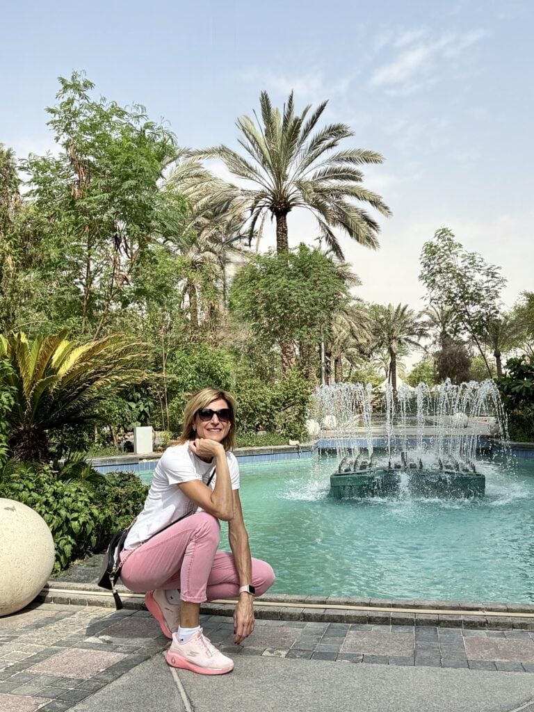 Ivča in front of the fountain in Najd Oasis Walkway, Riyadh