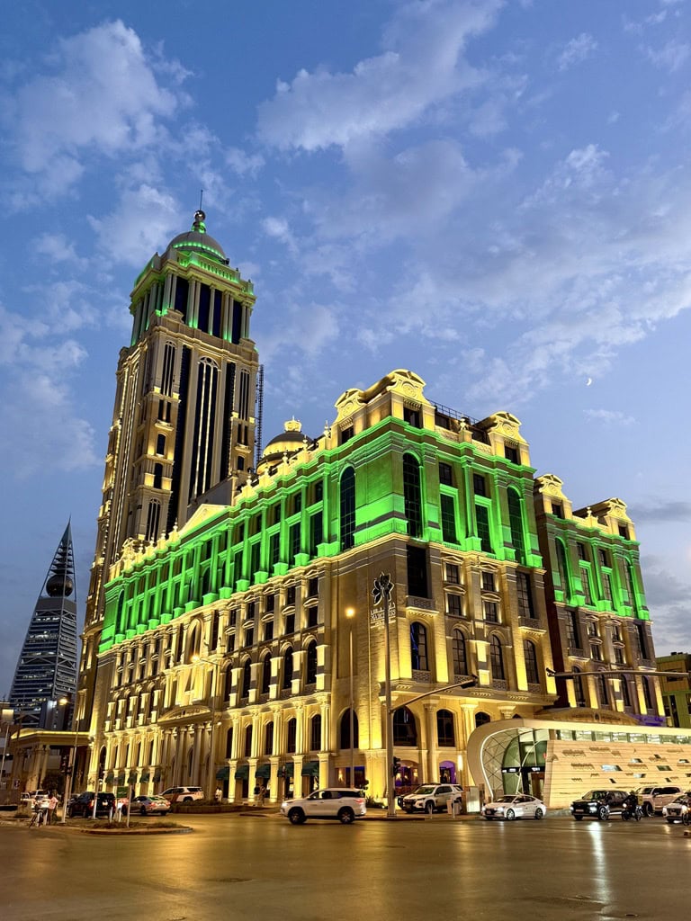 Walk alonside the Olaya in Riyadh